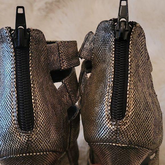 Qupid Reptile Print Metallic Platform Heels - Picture 14 of 15